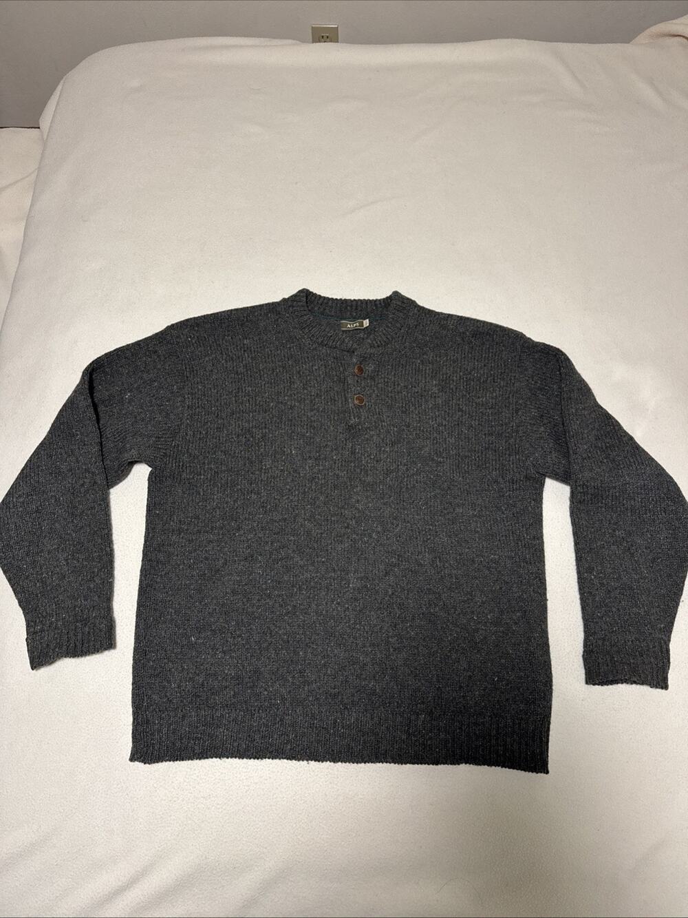 100% Wool 2 Button Vintage Alps Merrimac Valley Sweater Large Made In The USA